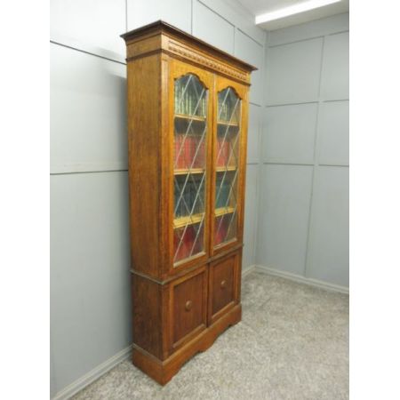 Eichenbücherschrank mit Bleiglastüren