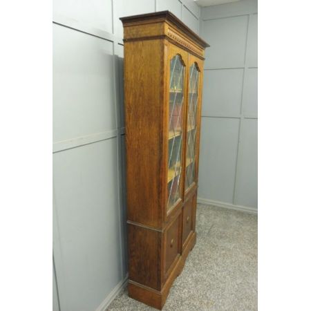 Eichenbücherschrank mit Bleiglastüren