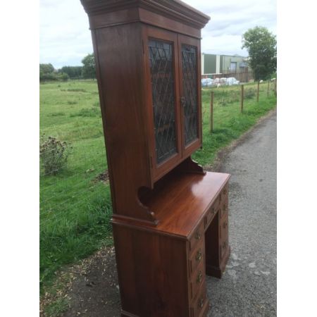  Antiker Schreibtisch und Bücherregal, massiv  Nussbaum. Ende 19. Jahrhunderts