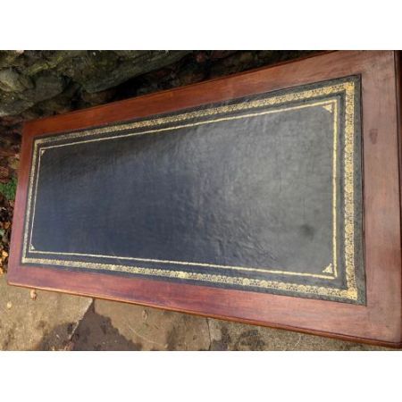 Antiker Schreibtisch aus Mahagoni,19. Jahrhundert