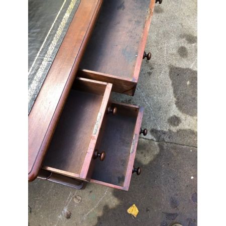 Antiker Schreibtisch aus Mahagoni,19. Jahrhundert