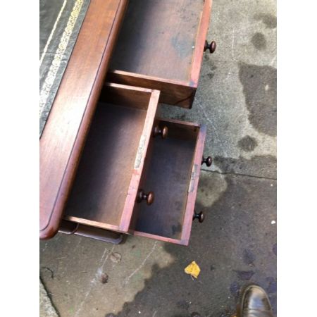 Antiker Schreibtisch aus Mahagoni,19. Jahrhundert