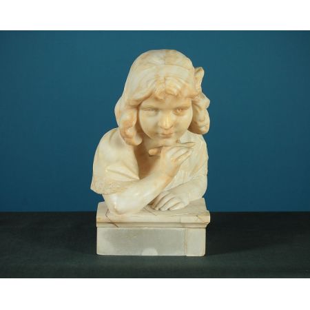 Antike italienische Alabasterbüste eines schreibenden Mädchens, um 1920.