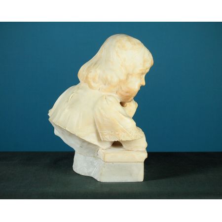 Antike italienische Alabasterbüste eines schreibenden Mädchens, um 1920.