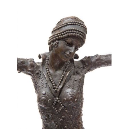 Antike Dekofigur einer Tänzerin. Art Deco 