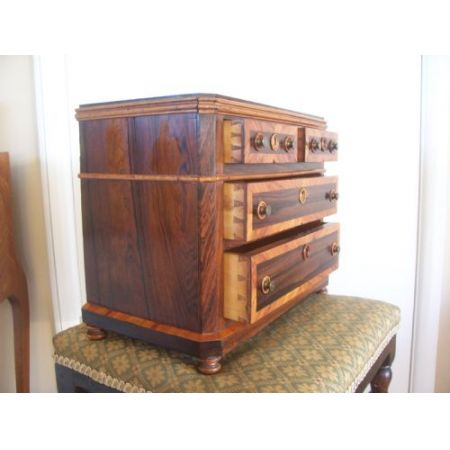 Schmuckkabinett-Miniaturkasten mit Intarsien