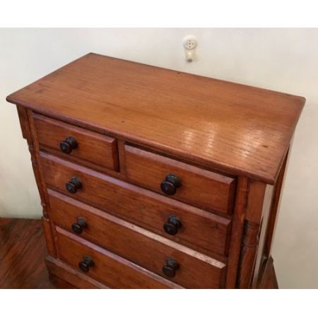 Kommode aus viktorianischer Eiche Sammelstück 