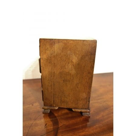 Antike Miniatur Kommode aus Walnussholz auf Eiche, apprentice piece, ca. 19. Jahrhundert