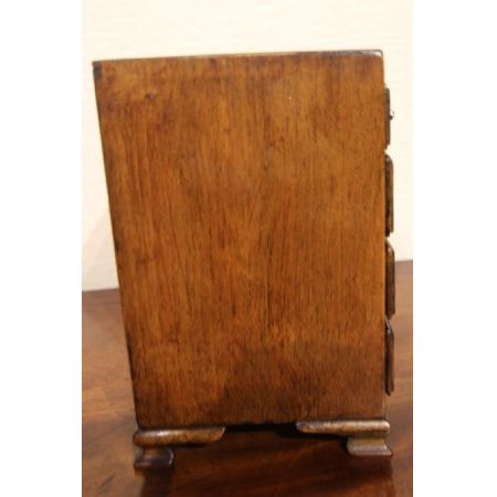 Antike Miniatur Kommode aus Walnussholz auf Eiche, apprentice piece, ca. 19. Jahrhundert