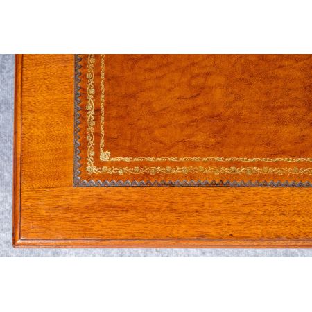 Antiker freistehender Schreibtisch aus Walnussholz