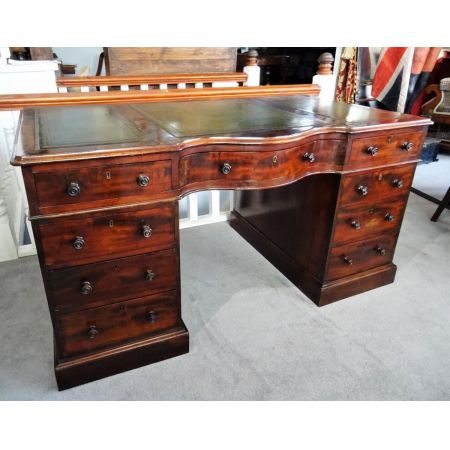 Großer Mahagoni Schreibtisch, zentriert 