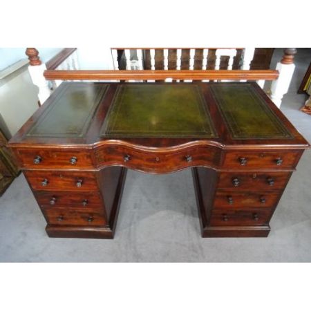 Großer Mahagoni Schreibtisch, zentriert 