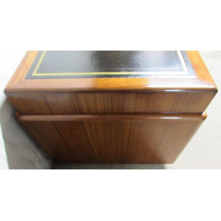 Art Deco Nussbaum Schreibtisch / Pedestal Table 