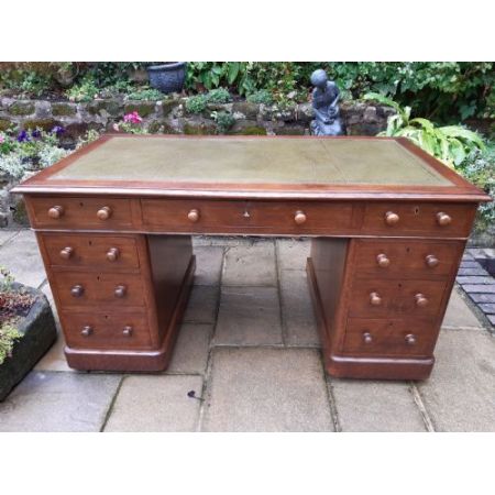 Großer Schreibtisch mit Eichenholzsockel