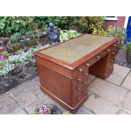 Großer Schreibtisch mit Eichenholzsockel