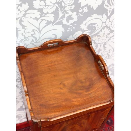  Nachttisch aus geflammten Mahagoni, original antik