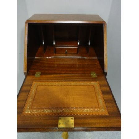 Kleines Bureau , Gratwalnuss