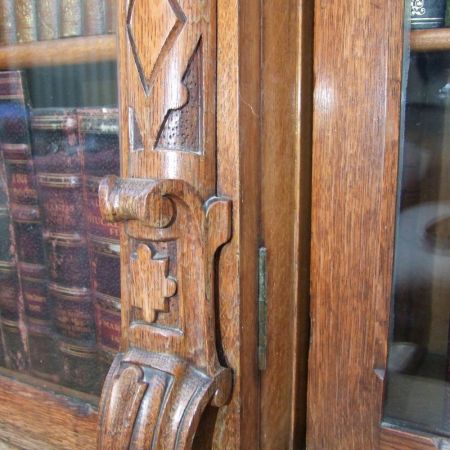 Antikes großes Bücherregal, mit Sekretär