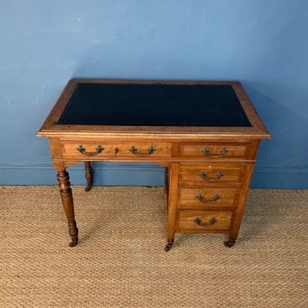 viktorianischer Nussbaumschreibtisch, original antik 