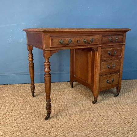 viktorianischer Nussbaumschreibtisch, original antik 