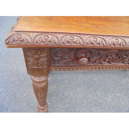 Geschnitzter Schreibtisch, Eichenholz mit zwei Schubladen,19. Jahrhundert