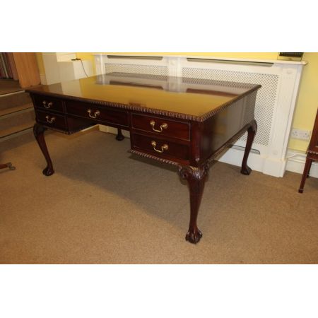 Mahagoni-Partnerschreibtisch / Bibliothekstisch im Chippendale-Stil