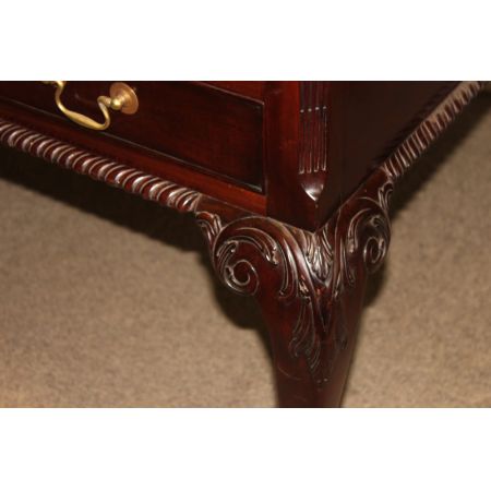 Mahagoni-Partnerschreibtisch / Bibliothekstisch im Chippendale-Stil