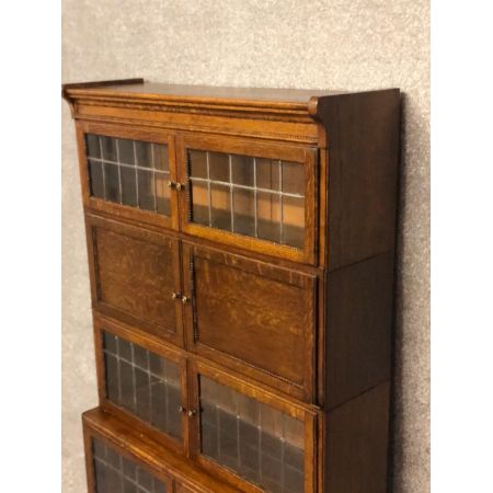Globe Wernicke verglaster Bücherschrank Eiche Massivholzschrank 19. Jahrhundert