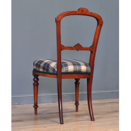 Paar antiker edwardianischer Schlafzimmerstühle Bedroom Chairs aus Nussbaum ca 1900