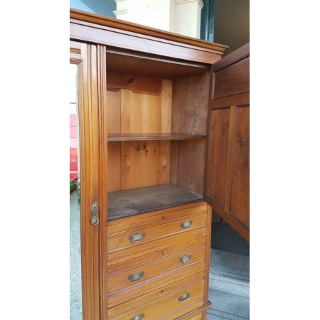 Antiker Nussbaum Kleiderschrank Garderobe