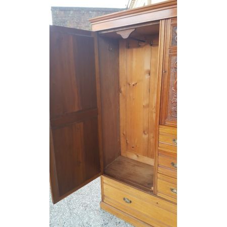 Antiker Nussbaum Kleiderschrank Garderobe