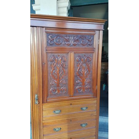 Antiker Nussbaum Kleiderschrank Garderobe