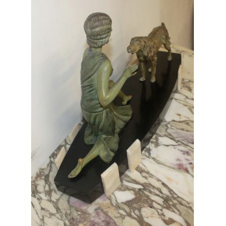 Antike Skulptur, Statue mit Marmorsockel
