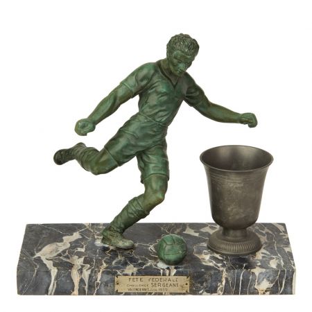 französische Art Deco Fußball-Trophäe Skulptur auf Marmor montiert