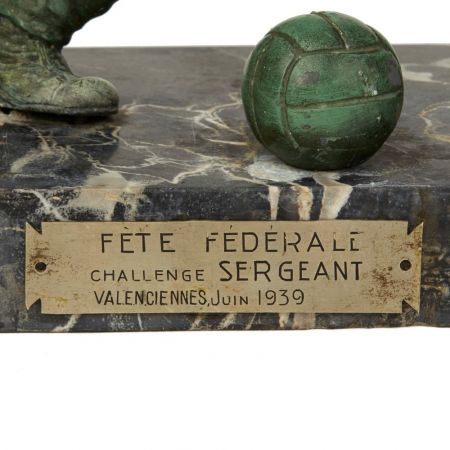 französische Art Deco Fußball-Trophäe Skulptur auf Marmor montiert