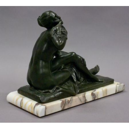Art Deco Bronze Figur mit einem Vogel antik Suzanne Bizard