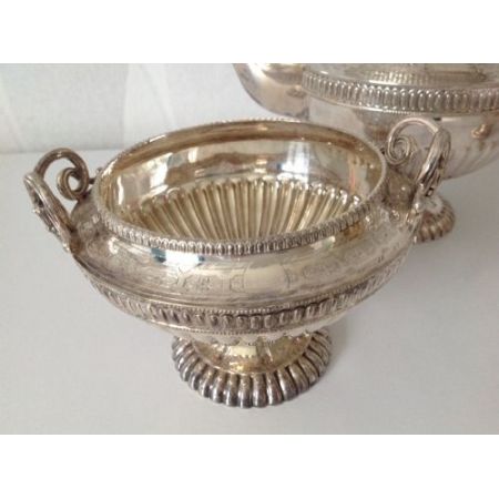 Großes verziertes viktorianisches versilbertes Teeservice - um 1870