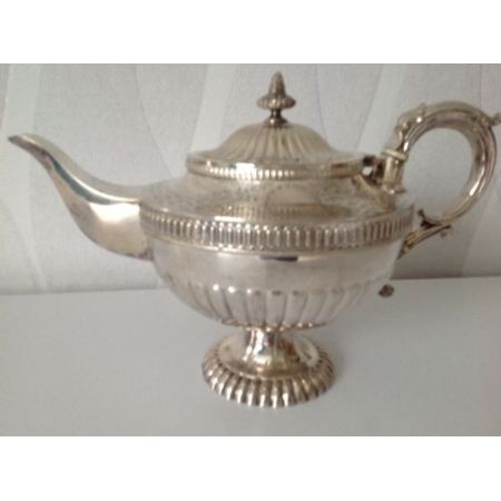 Großes verziertes viktorianisches versilbertes Teeservice - um 1870