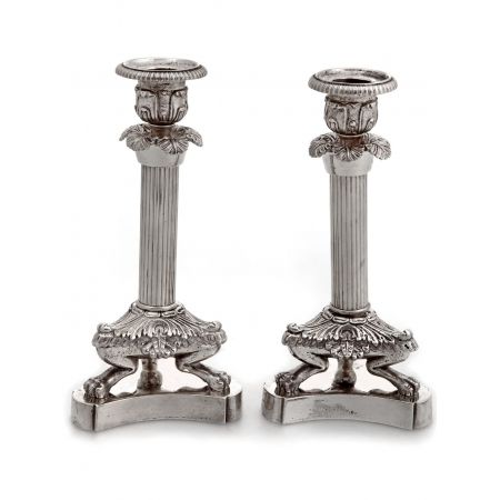 Paar viktorianische Kerzenleuchter auf drei Pfotenstützen