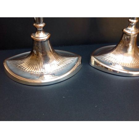 Antikes englisches Paar Sheffield versilberter Teller Kerzenleuchter / Plate Candlesticks, ca 1790