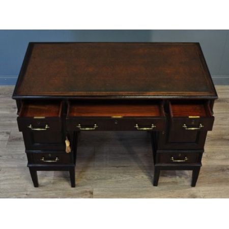 Antiker edwardianischer Schreibtisch aus Mahagoni, klein, ca 1900