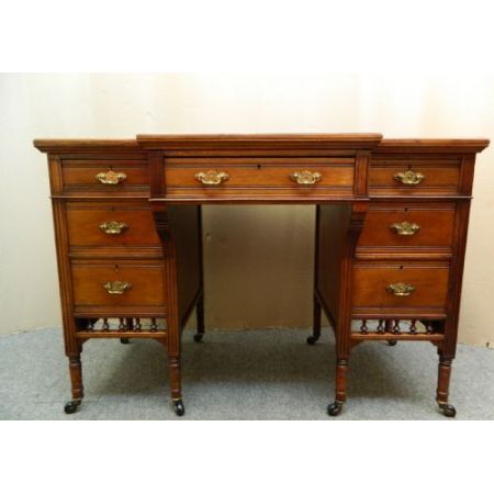 Antiker englischer Schreibtisch Writing Desk aus Nussbaum, ca 1890