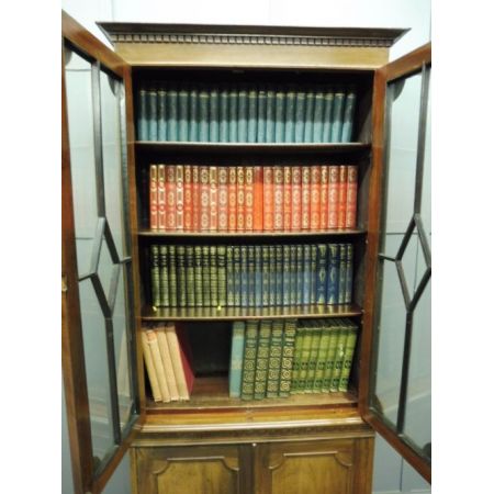Antikes edwardianisches Cabinet Bookcase / Vitrinen Bücherregal aus Nussbaum, ca 1910