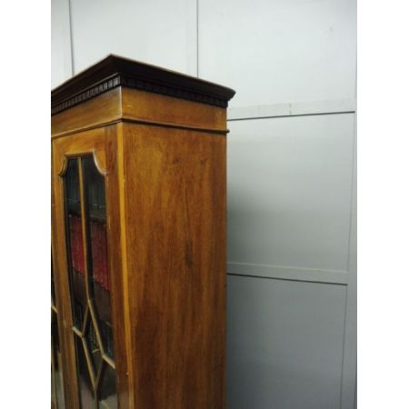 Antikes edwardianisches Cabinet Bookcase / Vitrinen Bücherregal aus Nussbaum, ca 1910