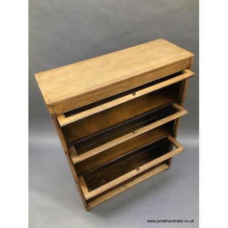 Antiker Globe Wernicke Eiche Bücherschrank von Gunn