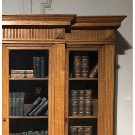 Hochwertiges viertüriges Bücherregal für Bibliotheken antik