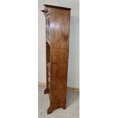 Schmaler Arts & Crafts Bücherschrank aus Eichenholz massiv 