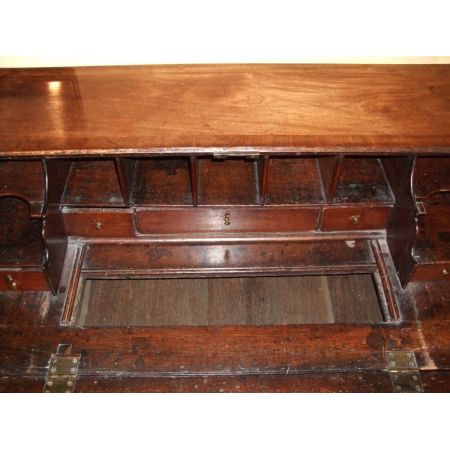 Kleines Mahagonibureau aus dem 18. Jahrhundert mit Innenausstattung