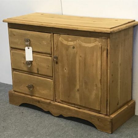 viktorianisches kleines englisches rustikales Kiefern Sideboard