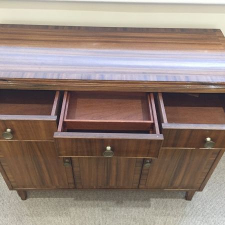 Nussbaum Sideboard von Heaton Tabb and Company